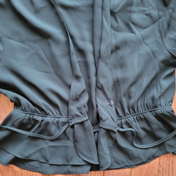 Sunday Best Aritzia Crop Front Tie Kimberly Long Sleeve Blouse Green - Picture 8 of 16